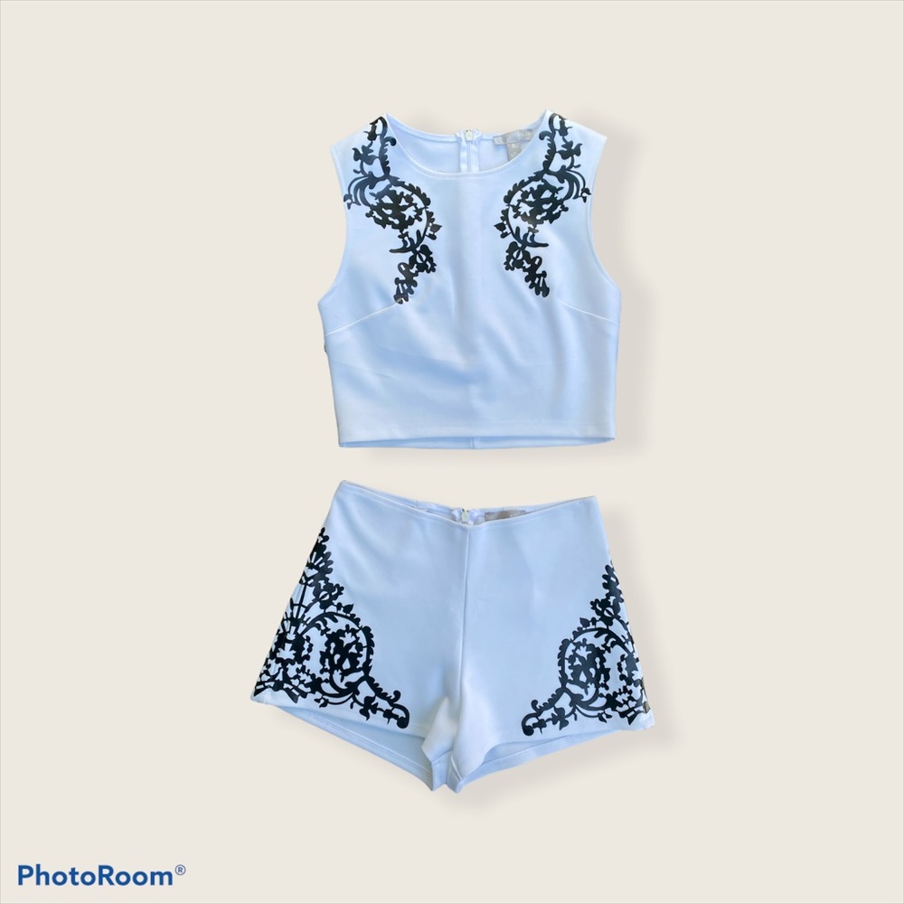 Aqua Capsule White and Black Floral Matching Set